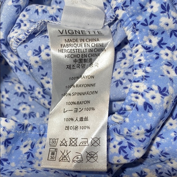 NWT Vignette Megan Bubble Romper Blue and White Floral - Picture 5 of 8
